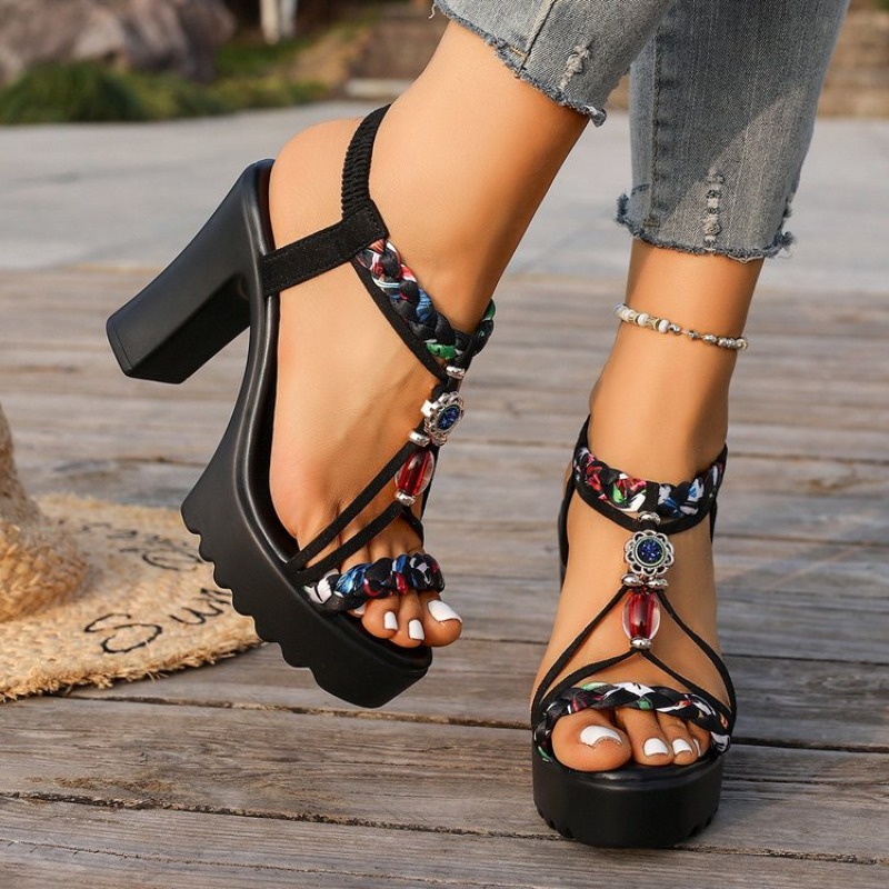 Ethnic Fashion Style - صنادل نسائية جديدة لصيف 2026 بنمط