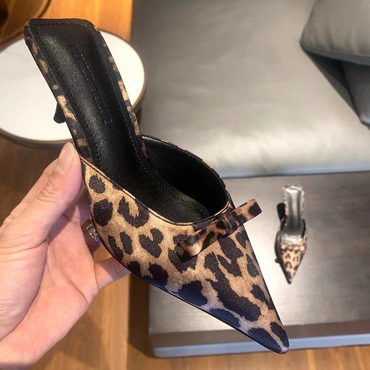 شباشب نسائية بكعب عالٍ مدبب بن - مراجعة Ethnic Fashion وسعره