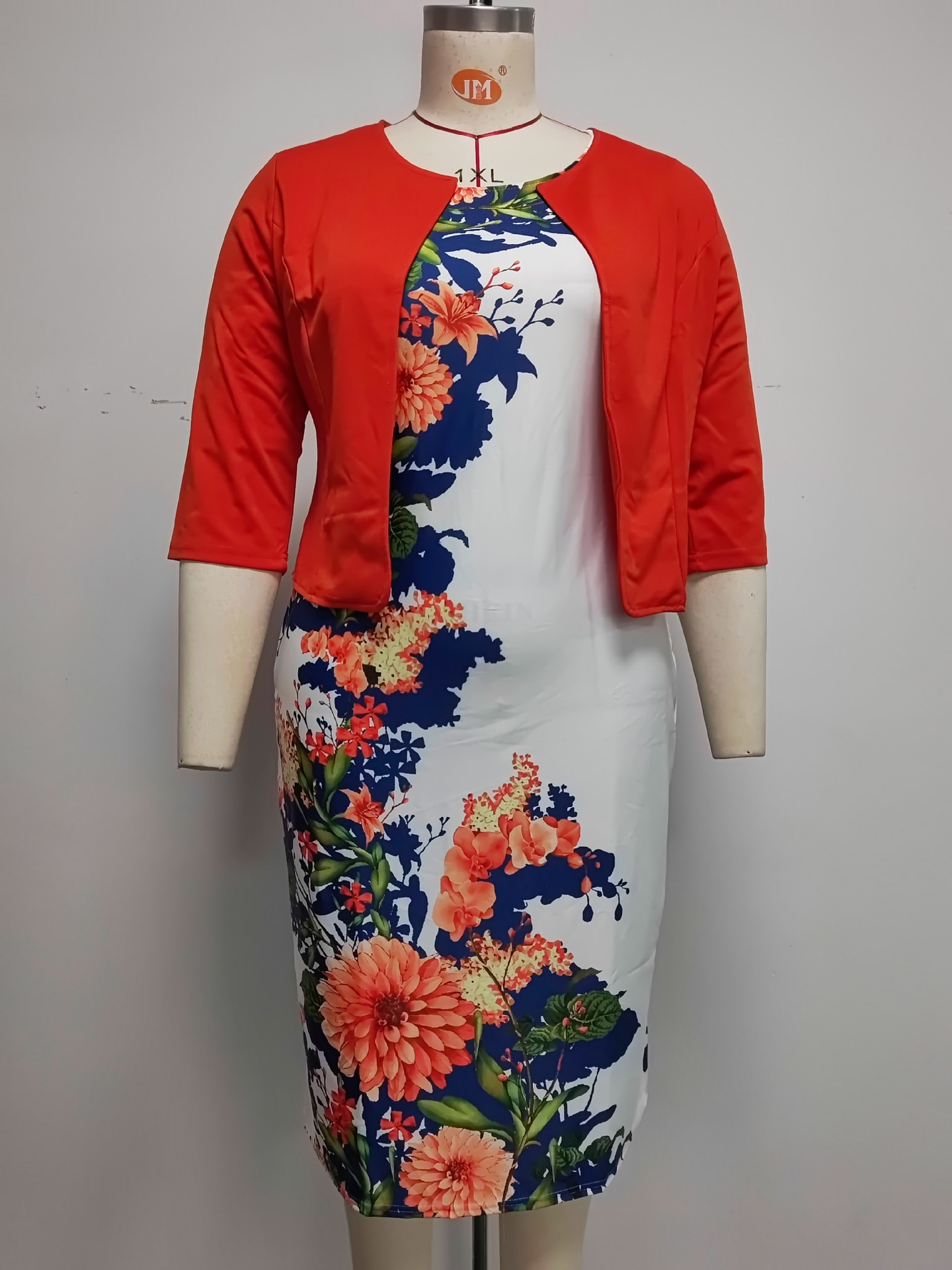 طقم نسائي أنيق مطبوع بأكمام طو - مراجعة Ethnic Fashion Pakistan وسعره